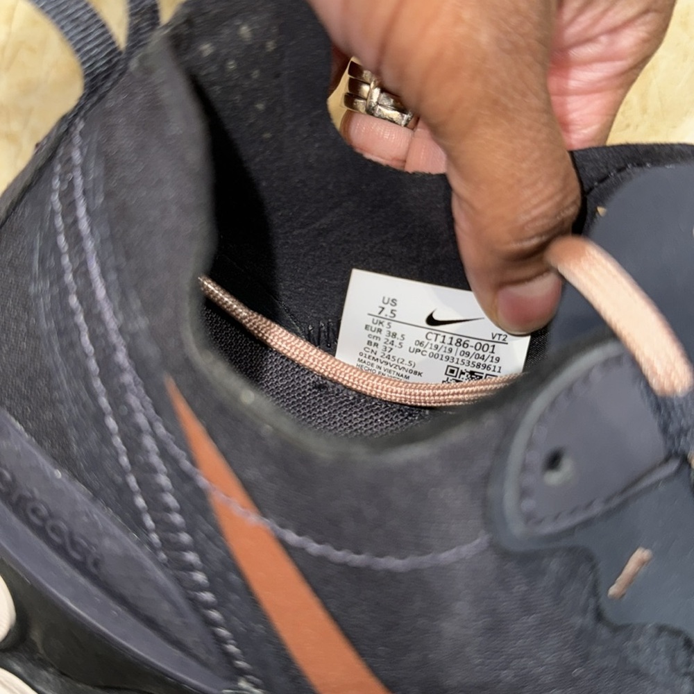 NIKE REACT ROSE GOLD - Picture 7 of 13